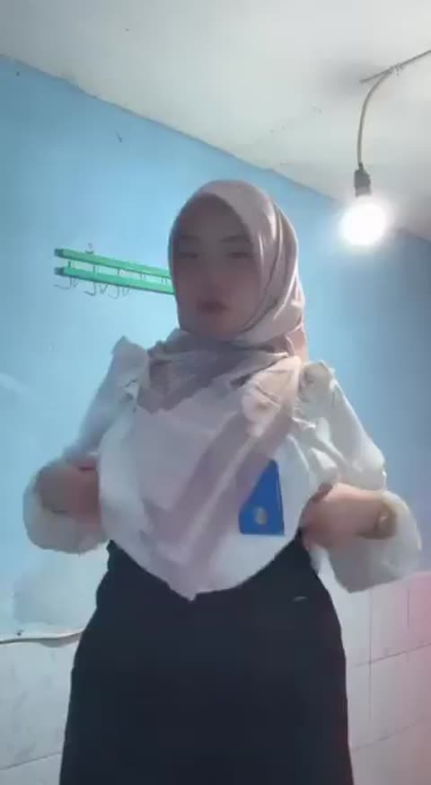 Bokep Indo Bu Guru Salsa Toge Video 10