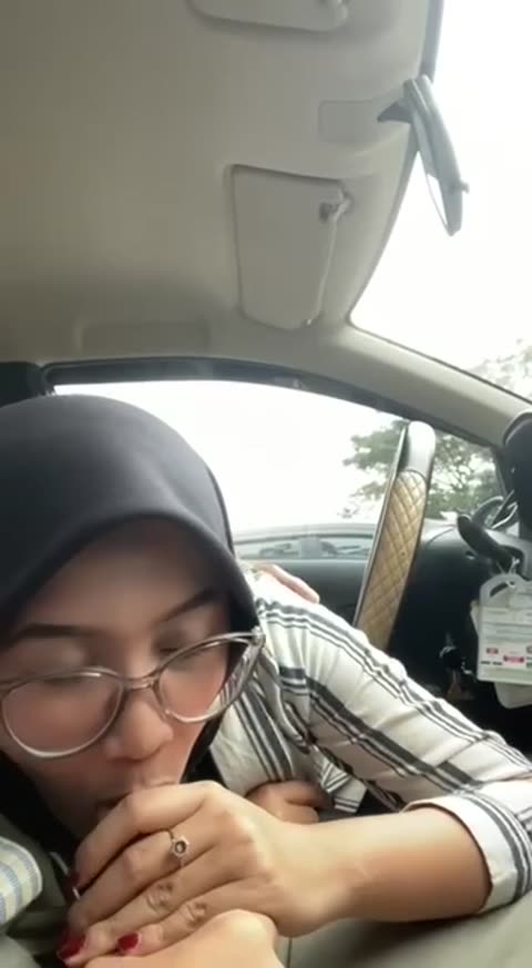 Video Bokep Kacamata Hijab: Jilbabi Sesat dengan Kaca mata Panjang