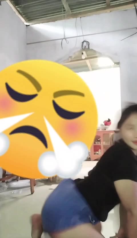 Pembantu Cantik Joget Goyang Bokong