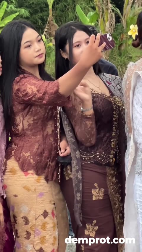 Cewek-Cewek Bening Seksi Lagi Ngumpul